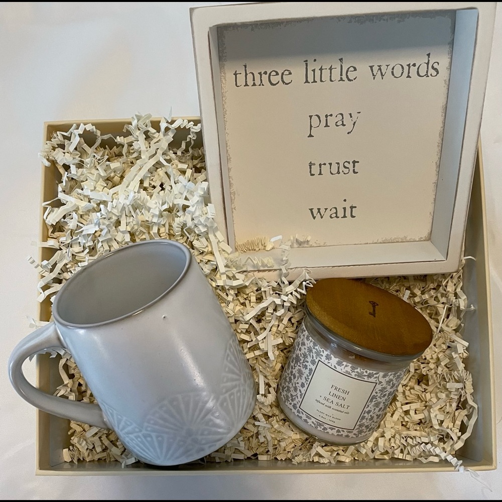 Magnolia H&H mug, Quill to Paper cube picture infused essential oil candle